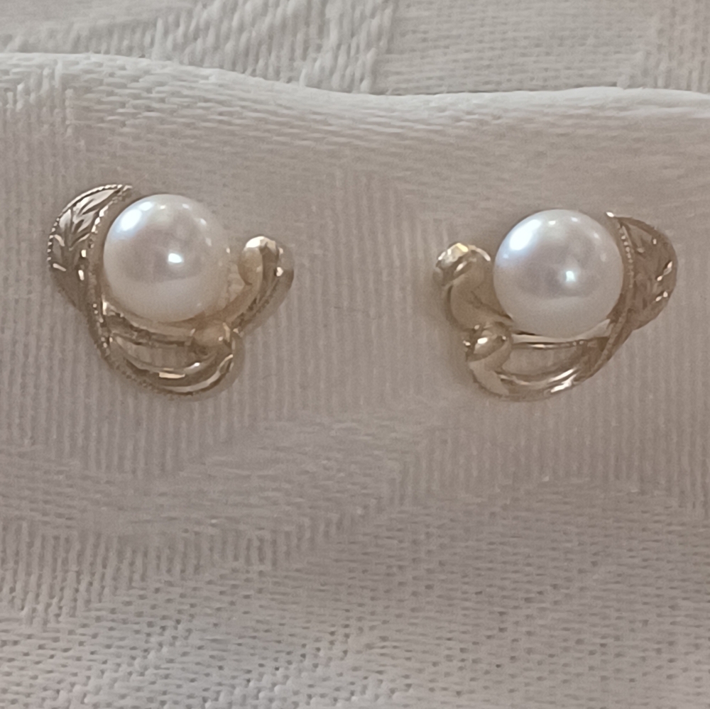 **HOST PICK***Mikimoto Vintage Akoya Pearl Studs in 14k Yellow Gold